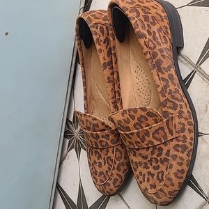 Clark's leopard print loafer 8m women